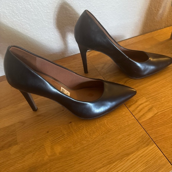 Christian Siriano Black Leather Heels - Picture 2 of 3